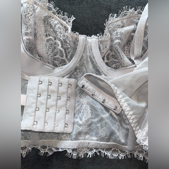 Victoria’s Secret Silver Lace Corset Bustier Underwire 32C Grey gray beaded 32 C - Picture 7 of 9